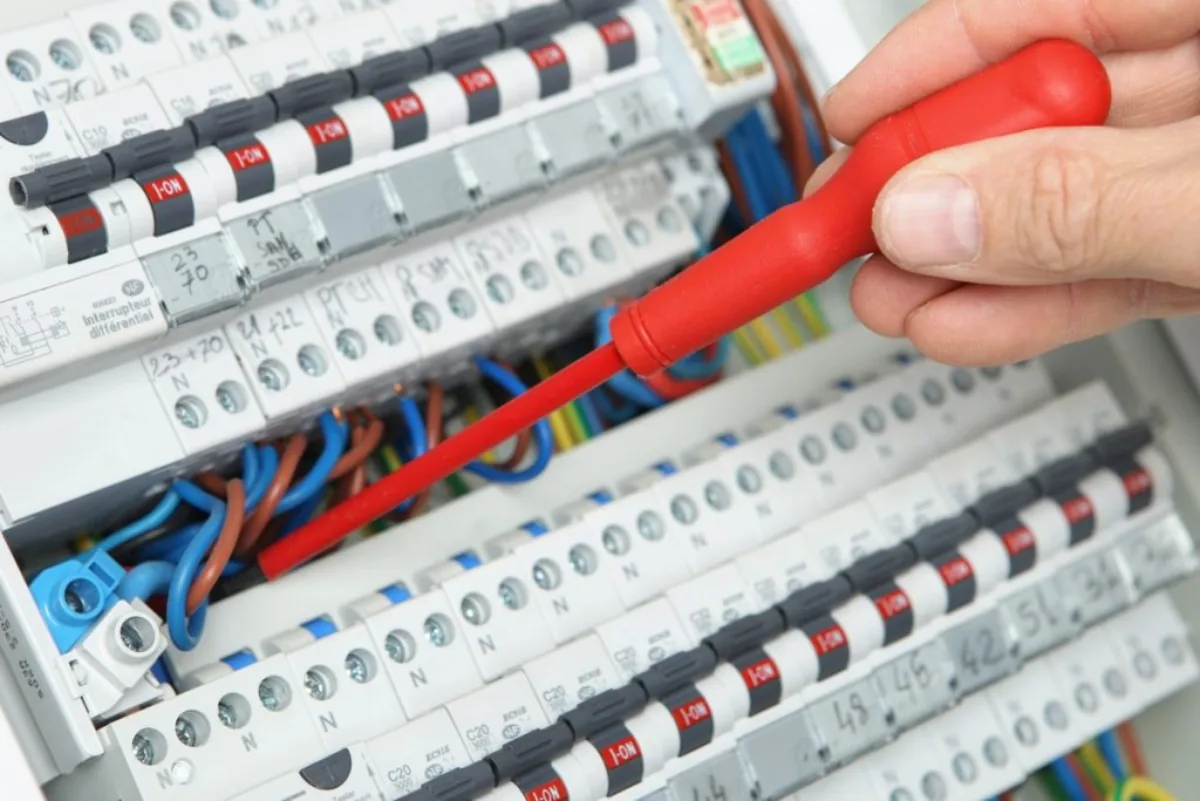 SOS électricien 24h/24 et 7j/7 à Montreuil